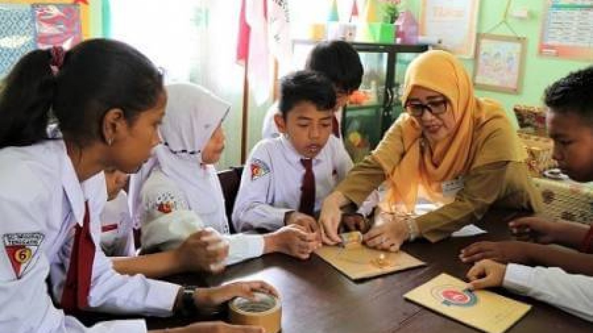 Guru mengajar 1200x675