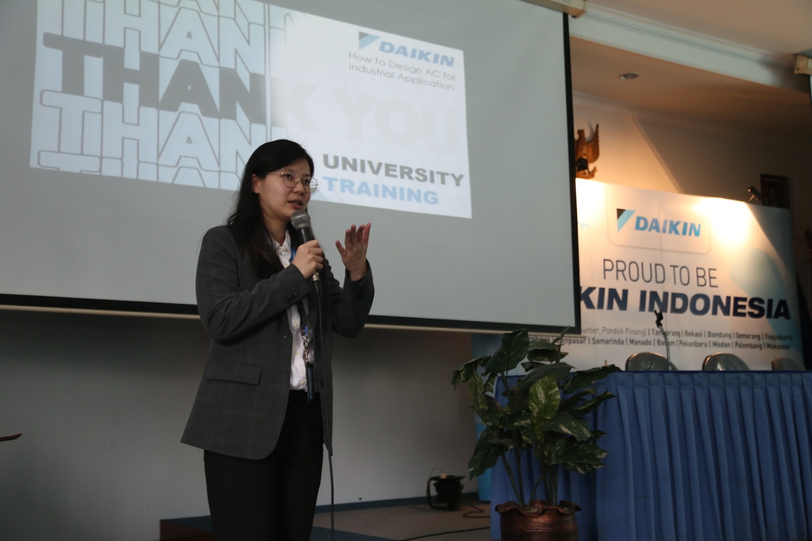 9760aa0ae89fec2c96cd4b06e9cbd047