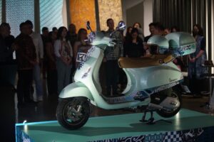 5 vespa batik at museum batik indonesia