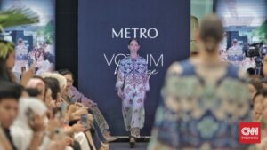 Metro x sebastian gunawan dengan tema votum heritage dalam gelaran metro festive raya fashion show 2024 5
