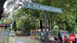 Plang jalan kh ahmad suhaimi menggantikan nama jalan setu babakan timur jumat 13 1